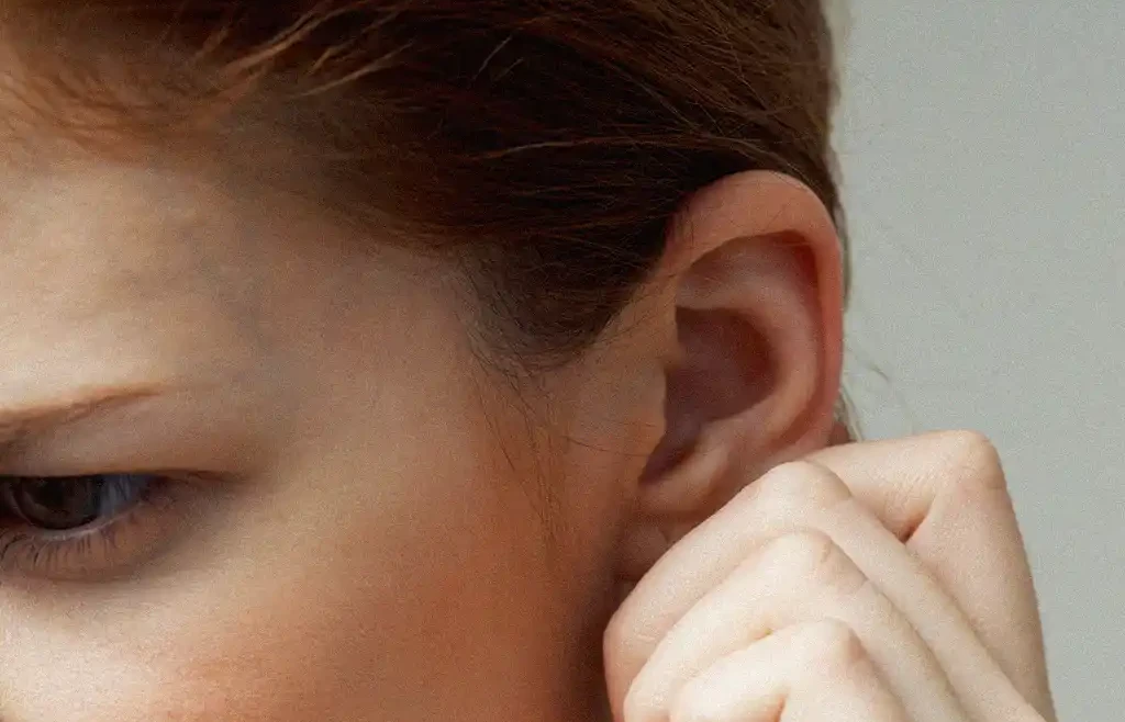 Itchy Ears Perimenopause: Causes & Relief