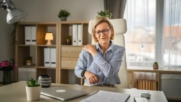 Frozen Shoulder Perimenopause: Understanding Shoulder Pain