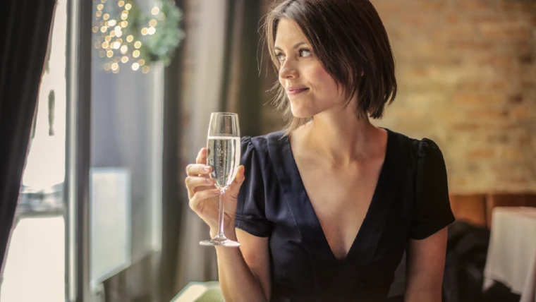 Por Qué Tu Tolerancia al Alcohol Puede Cambiar en la Mediana Edad